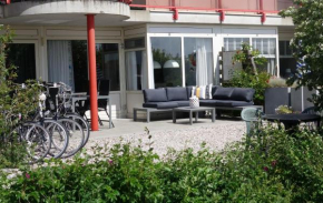 Duinzicht, Amelander Paradijs 9, zonnig en groot 6 persoons Appartement met vrij uitzicht en grootste terras op de begane grond, upgrade 2024